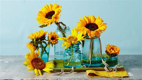 These Sunflower Centerpieces Will Brighten Up Your Breakfast Table