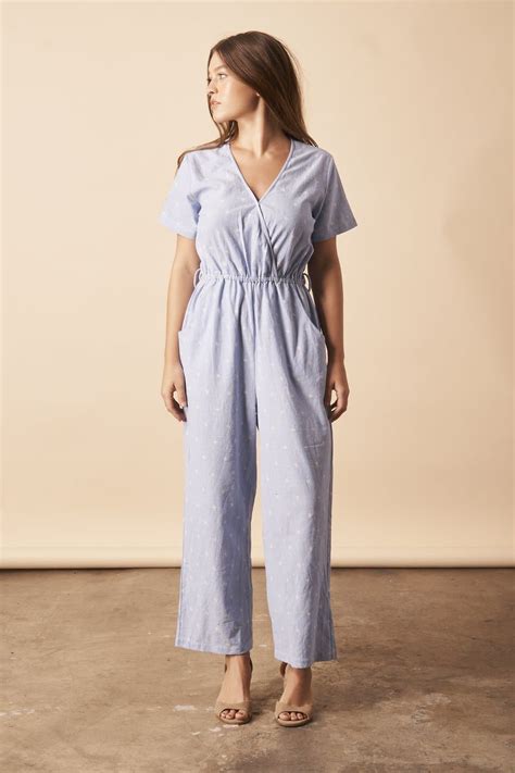 An affordable minimalist clothing brand, encircled believes less is more when it comes to stocking your wardrobe. The Most Affordable Ethical, Sustainable, and Eco-Friendly ...