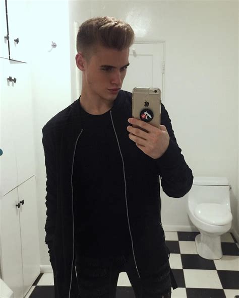 All Black Looks In Bathroom Mirror Selfies Eat Your Heart Out