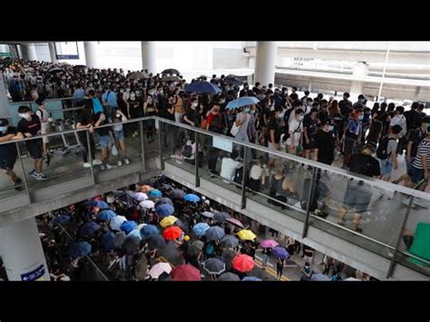 Hongkong Krise Proteste Gegen China Gehen Am Flughafen Weiter Youtube