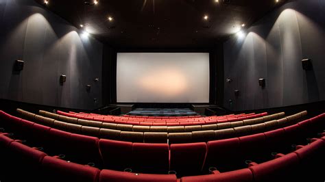 Golden Screen Cinema One Utama / ScreenX, a 270-degree panoramic ...