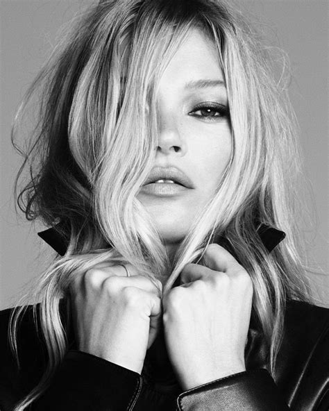 Kate Moss Wows In Ermanno Scervino Spring 2020 Campaign Kate Moss Style Model Poses Kate Moss
