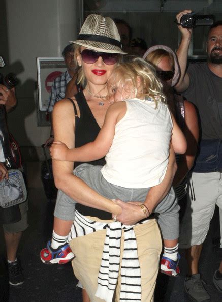 Gwen Stefani And Son Arriving On A Flight At Lax [august 8 2012] Gwen Stefani Photo 31771317