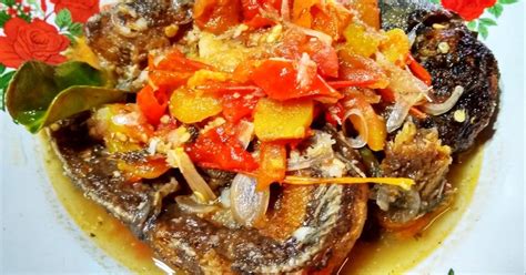 Terakhir silahkan tes rasa, dan jika sudah pas silahkan diangkat. Resep Lele Pedas Tomat Merah oleh Harsi Admawati - Cookpad