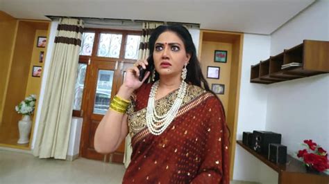 Siri Siri Muvvalu Watch Episode 185 A Shock Awaits Indrani On Disney Hotstar