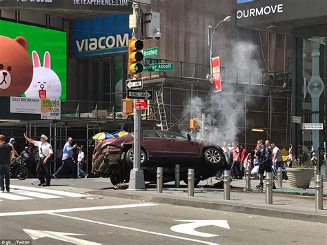 New Yorks Times Square Collision Kills Alyssa Elsman Daily Mail Online