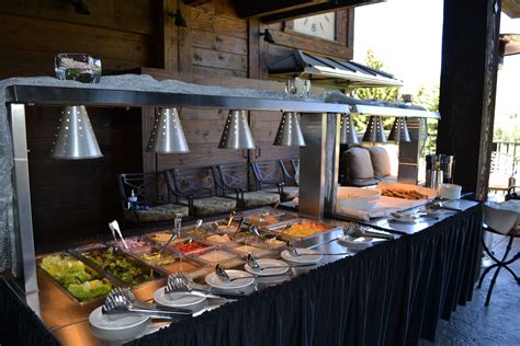 Sehen sie sich die dinning room buffet auf gigagünstig an! Buffet serving table at an outdoor dinner at Vista. #Outdoor #Event #Dinner #Vista #Vail # ...