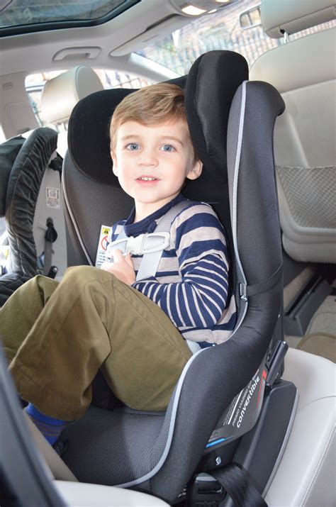 Can A 2 Year Old Sit In The Front Seat Of A Car