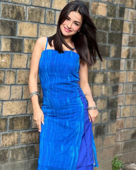 Avneet Kaur A Young Sensation Looks Effortlessly Stylish In A Blue Gown Newsstore24