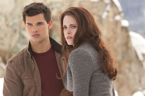 A Twilight Theory Suggests The Cullens Are To Blame For Jacob Black Imprinting On Renesmee In