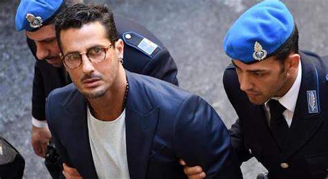 He currently resides in catania, sicily, italy. Fabrizio Corona fa lo sciopero della fame: lo sfogo in una ...