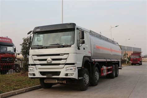 Sinotruk Howo 8x4 Fuel Delivery Tanker For Liquid Gas Diesel Oil
