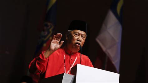 Muhyiddin yassin is expected to delve into issues on mco and government's efforts in combating the muhyiddin yassin says they could still be with their closest family members and stay in contact. Bukan Anwar Ibrahim, Raja Malaysia Pilih Muhyiddin Yassin ...