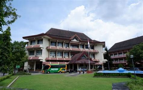 Pria/wanita usia max 35 th. LOWONGAN PUSTAKAWAN : Dibutuhkan PUSTAKAWAN, Dosen, dan ...