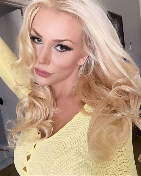 Courtney Stodden Comes Out As Non Binary My Spirit Is Fluid I Know