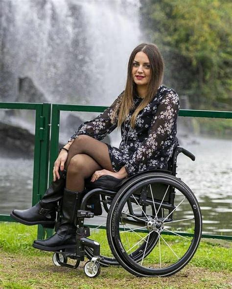Pin Von Francesca Hearne Auf Wheelchair Women Rollstuhl Fahrer