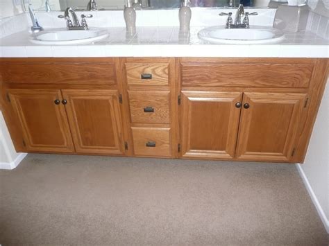 Choosing paint colors for the bathroom are tricky but with our tips about lighting and things to think about can help you better choose the perfect color. denise cerro: Goodbye oak