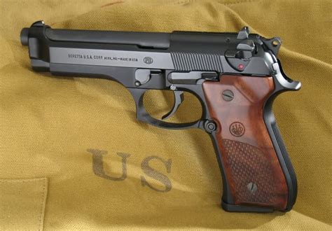 Beretta 92fs With Olive Wood Factory Grips Gunshots Pinterest