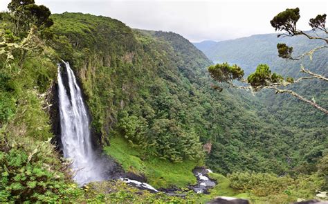 7 Breathtaking Waterfalls To Visit In Kenya Kenya Safaris Tours Kenya