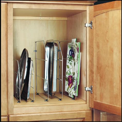 This is appropriate for modern kitchen styles and industrial settings. 18 Inch Tray Divider w/Clips, Chrome, 597-18CR-52