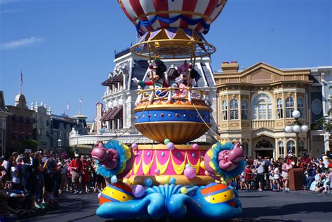 Watch disney's thanksgiving special online. Festival of Fantasy Parade at Walt Disney World Premiere ...