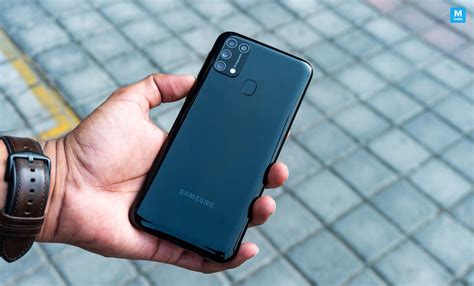 We had the space black variant for review, and it picked up fingerprints and smudges very. Samsung Galaxy M31 Review: The Galaxy M30s With A Better ...