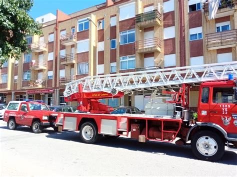 Os três incêndios que lavraram hoje, sábado, em odelouca, silves, e no rogil e em odeceixe, aljezur, «já foram dominados e estão neste momento em fase de rescaldo», revelou ao sul informação abel gomes, 2º comandante operacional distrital do cdos de faro. Última Hora: Incêndio em varanda na Rua Rebelo de Carvalho ...