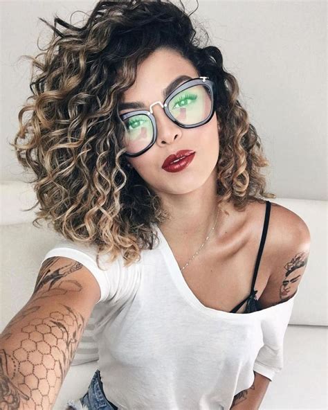 Womens Chic Curly Hairstyles Fashions Nowadays Curly Hair Styles