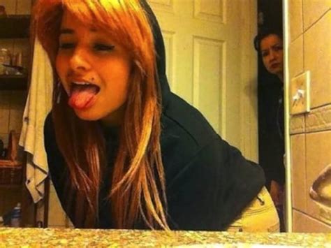 15 Epic Selfie Fails By People Who Forgot To Check Their Backgrounds