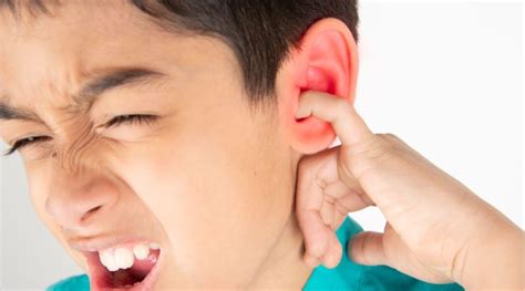 Jak można rozpoznać objawy zapalenia ucha u dziecka