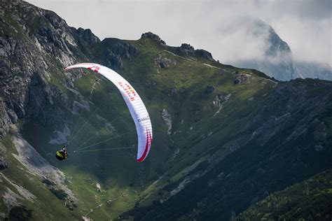 Nach einer abwandlung der rezeptur des thailändischen krating daeng und der entwicklung eines marketingkonzepts wurde red bull 1987 im markt eingeführt. Red Bull X-Alps: 10 Gründe das Rennen live zu verfolgen
