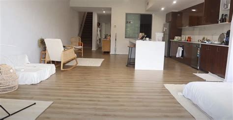 Laminate wood floors are beautiful and inviting until the children spill drinks or dogs come running in from the outside. 21 Methods On How To Clean Laminate Floor Without Streaking