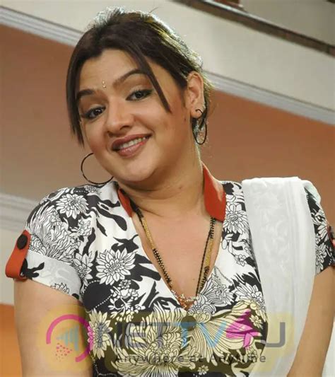 Gorgeous Actress Aarthi Agarwal Hot And Sizzling Images 195657