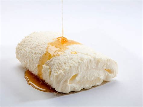 Rüyada Kaymak Yemek - RuyaTabirleri.com