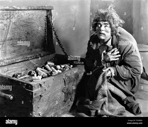 Lon Chaney Film Black And White Stock Photos And Images Alamy