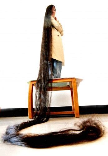 woman with the longest hair dai yueqin worlds longest hair long hair pictures really long hair