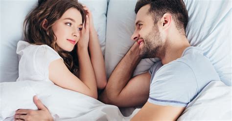 カップルの寝方で親密度診断｜寝相で判断する彼氏の性格＆深層心理も解説 Smartlog