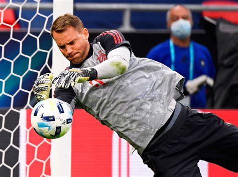 The adidas goalkeeper gloves designed to celebrate bayern munich and germany no. Neuer finalista a premio UEFA 2020 | Líder en deportes