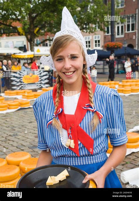 Dutch Cheese Girl Stockfotos Und Bilder Kaufen Alamy