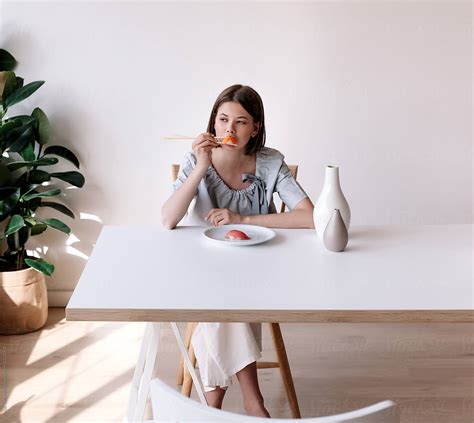 Home Style Photo Of Young Asian Girl Eating Sushi Del Colaborador De
