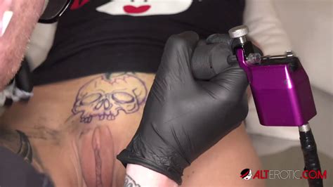 Porn Site Bitly Pornxf Blonde MILF Amanda Doll Ass Fucked While Being Tattooed