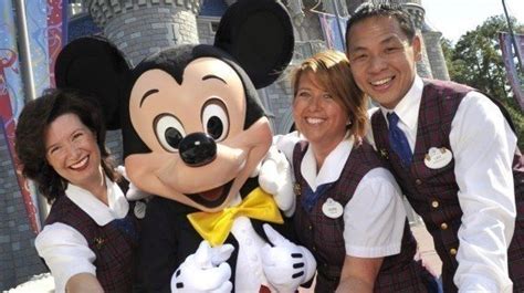 10 Disneyland Secrets From Former Employees