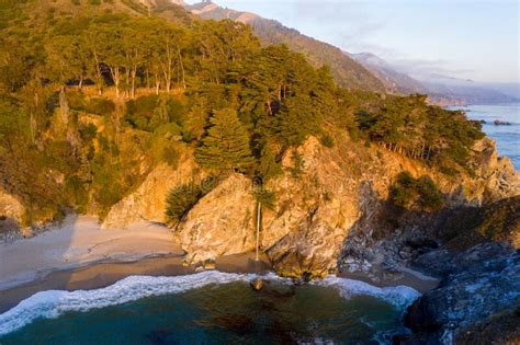 Mcway Cae Big Sur California Imagen De Archivo Imagen De Coastline Playa