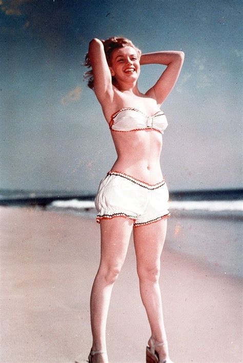 10 Hot Sexy Marilyn Monroe Bikini Pics