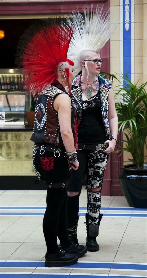 Big Mohawks For These Punk Rock Girls Punk Rock Fashion Punk Girl