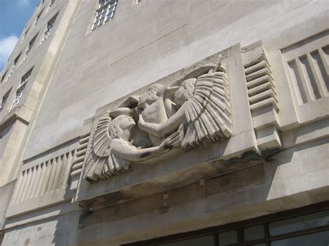 Saurari, minti daya da bbc na rana 26/08/2021, tsawon lokaci 1,13 File:BBC Broadcasting House Eric Gill.jpg - Wikimedia Commons