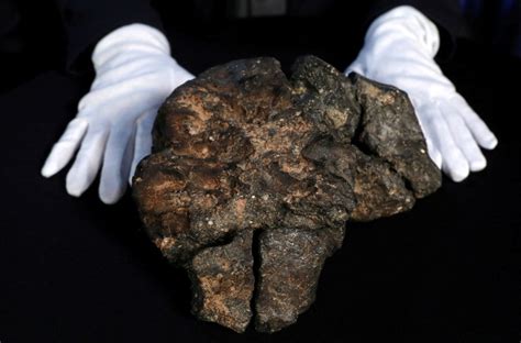 12 Pound Lunar Meteorite Sells For More Than 600000 Daily Sabah