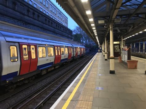 Transport For London London Underground Tfl Lu Bombardier Movia S