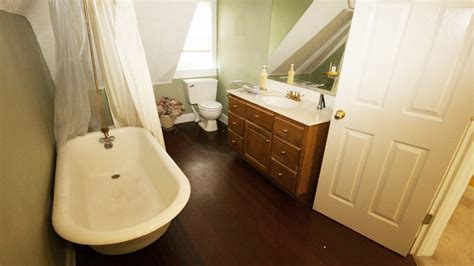 Mid Century Modern Bathroom Looks Amazing After A Makeover