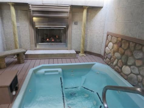 Oasis Hot Tub Gardens In Michigan Are Incredibly Relaxing